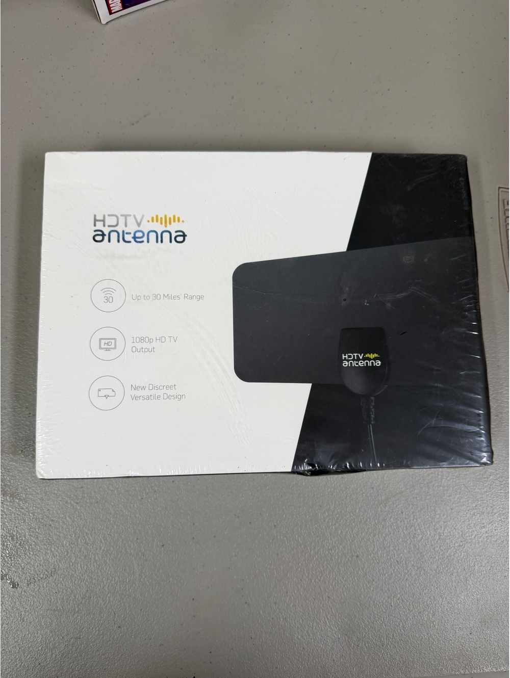 HDTV Indoor Antenna with Up to 30 Miles Range and 1080p HD TV Output
